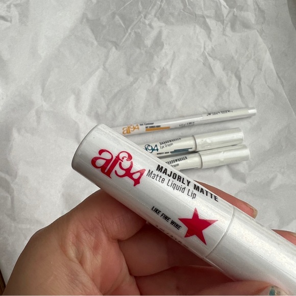 *NEW* AF94 Face Makeup Set of 4. - Picture 2 of 16